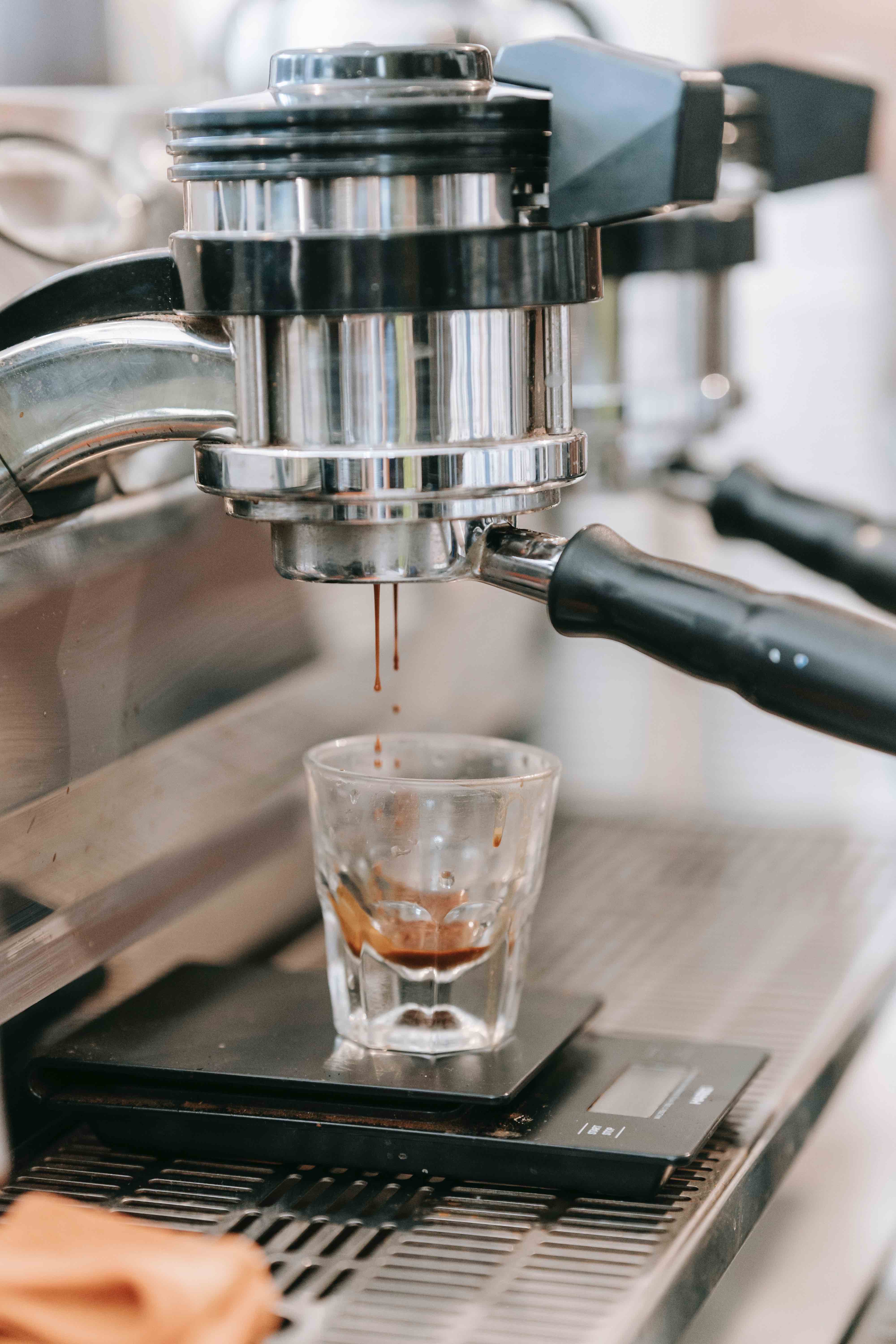 Zu sehen sind mehrere Farb- und Putzbeispiele