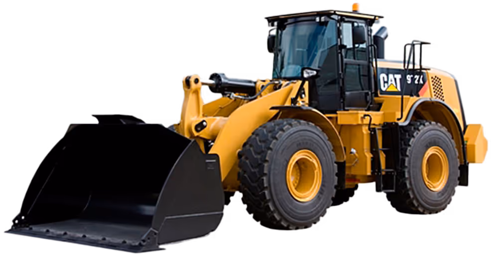 Velký žlutý nakladač CAT s černou lopatou připravený k práci.