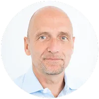 Profilbild von Prof. Dr. Volker Gruhn, Mitgründer und Aufsichtsratsvorsitzender der adesso SE. Inhaber des Lehrstuhls für Software Engineering für Informatik an der Universität Duisburg- Essen.