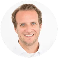Profilbilf von Jan Taube, Vorstand der Staige One AG
Mitgründer, Geschäftsführer und Gesellschafter der Staige GmbH & AG. Zuvor war er Direktor für Vertrieb und Marktentwicklung bei Eurowings. Abschluss in Sportökonomie und Management und ehemaliger Profi-Eishockeyspieler.