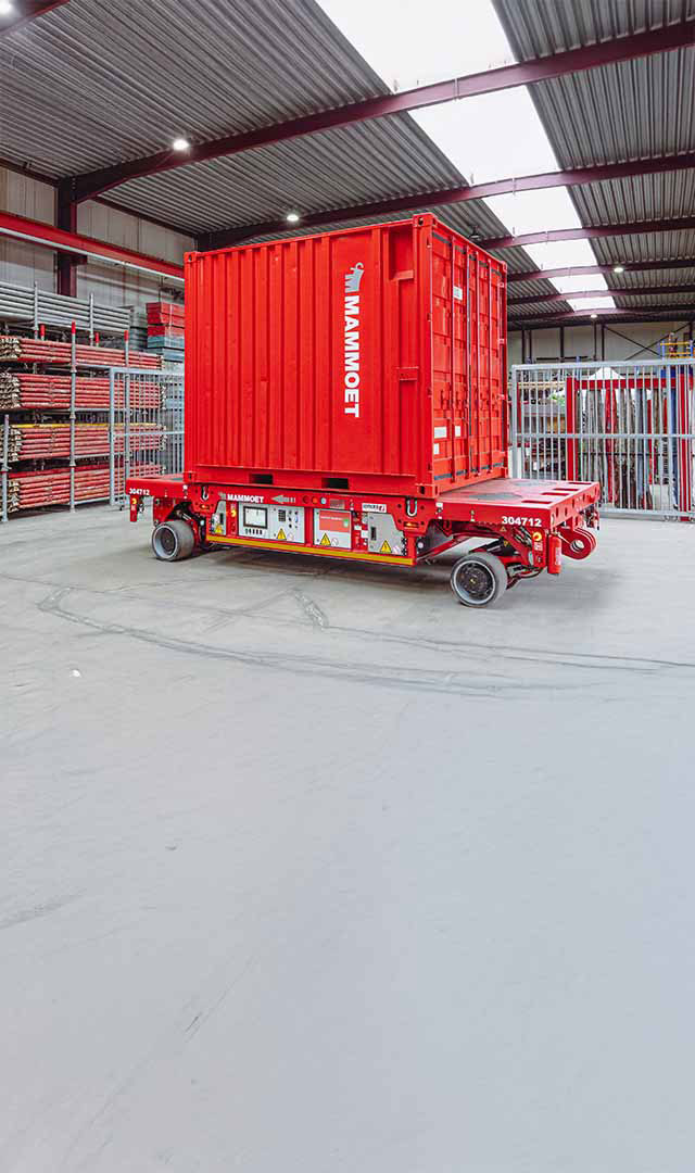 ECO500 from the company Cometto loaded with a container.