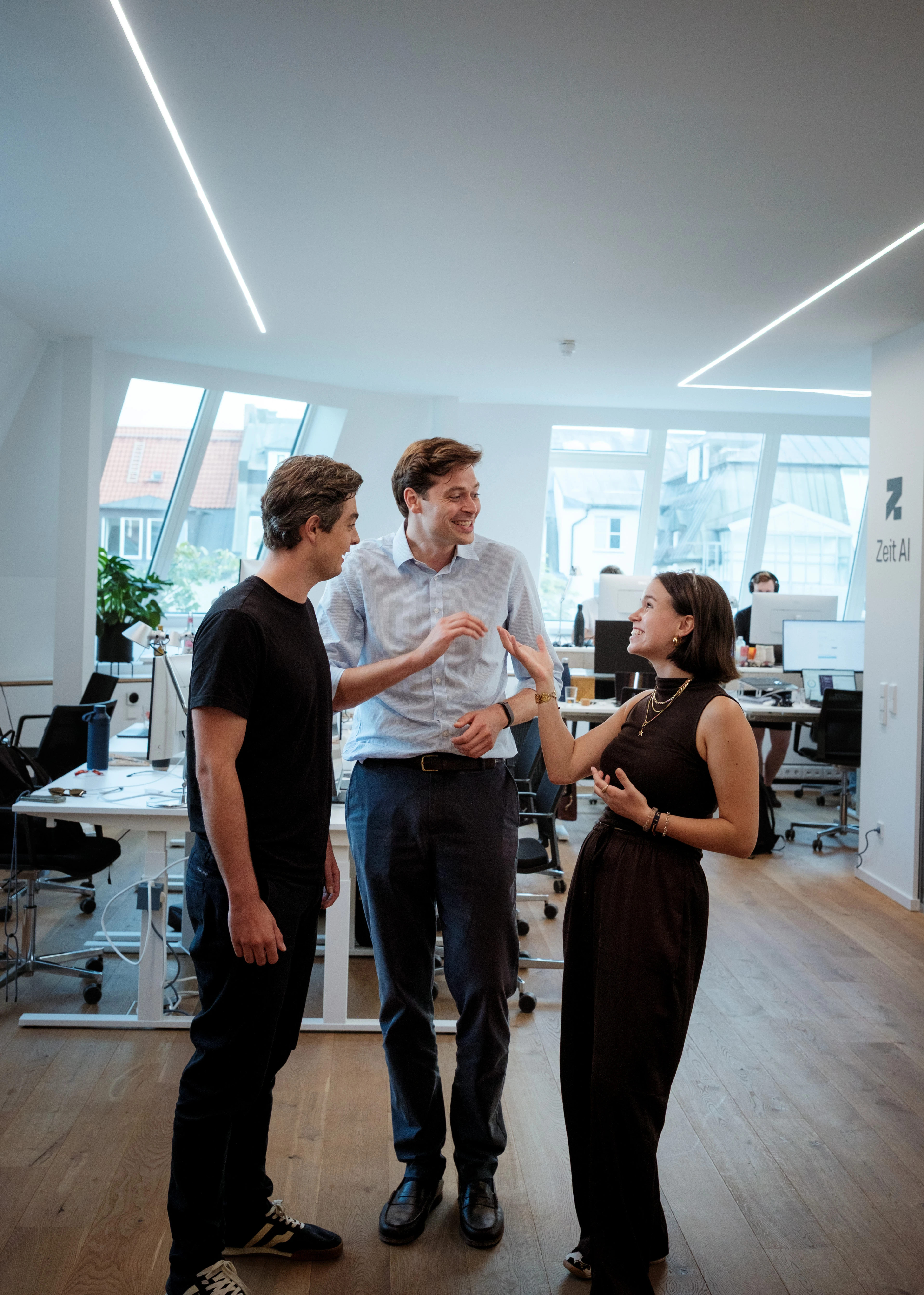 Team discussion in the Munich office