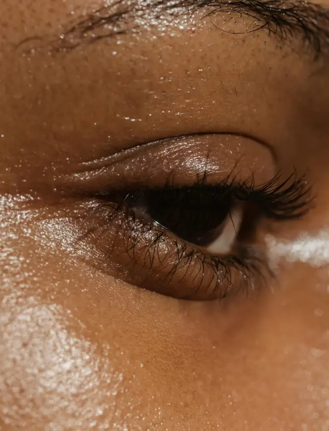 A close up of an eye