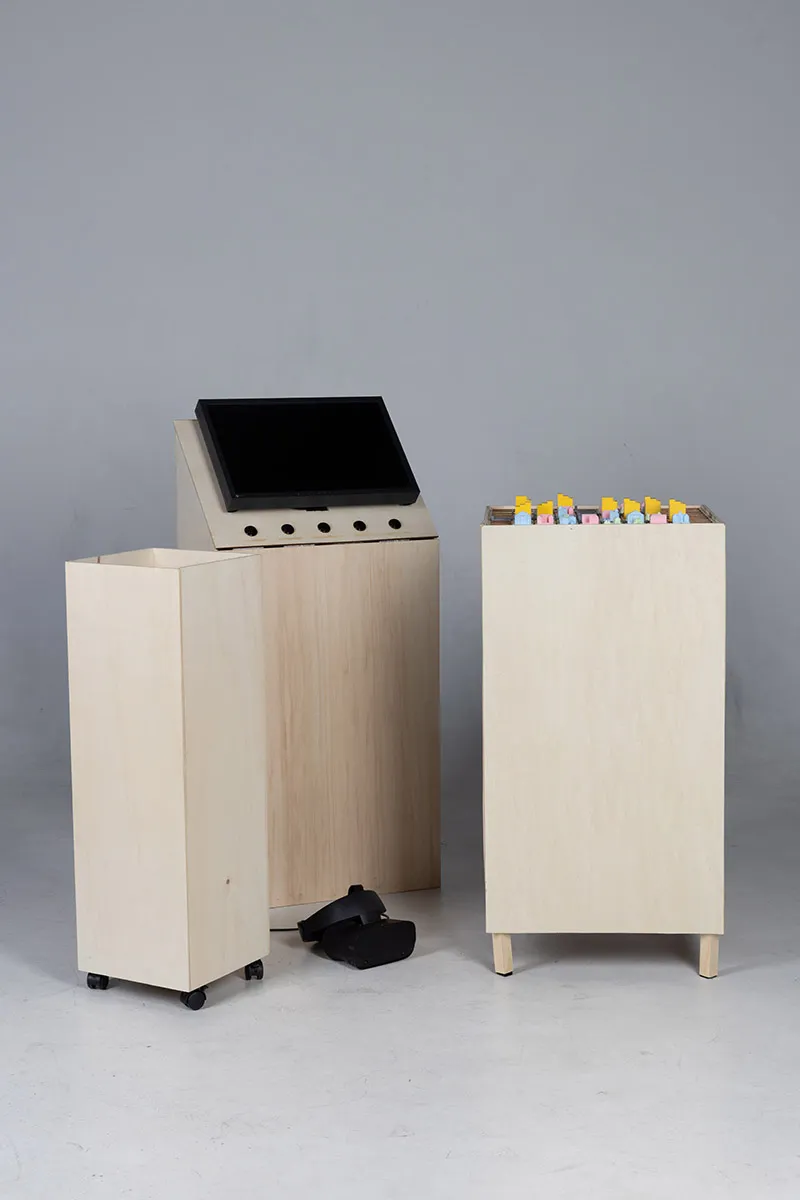 The whole installation of Urbanova in front of a withe background.