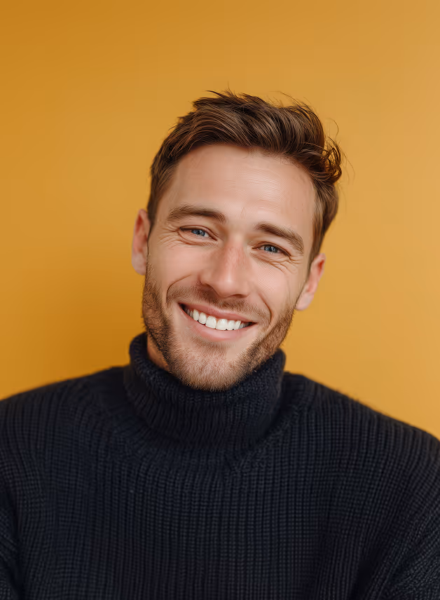 A casually dressed man smiling, reflecting an approachable candidate and a positive hiring experience.