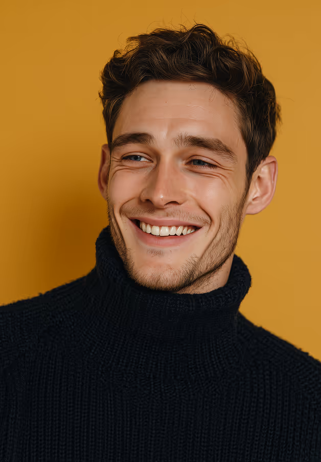 A casually dressed man smiling, reflecting an approachable candidate and a positive hiring experience.