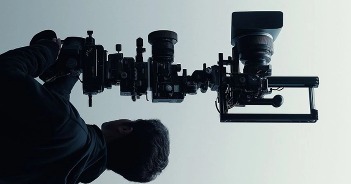 Reliable support equipment is essential during interviews, conferences, podcasts, live productions, and long shooting sessions.