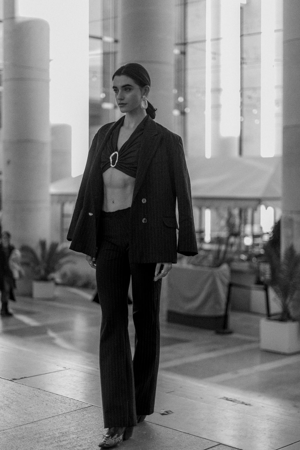 Portrait de street style au défilé Elie Saab