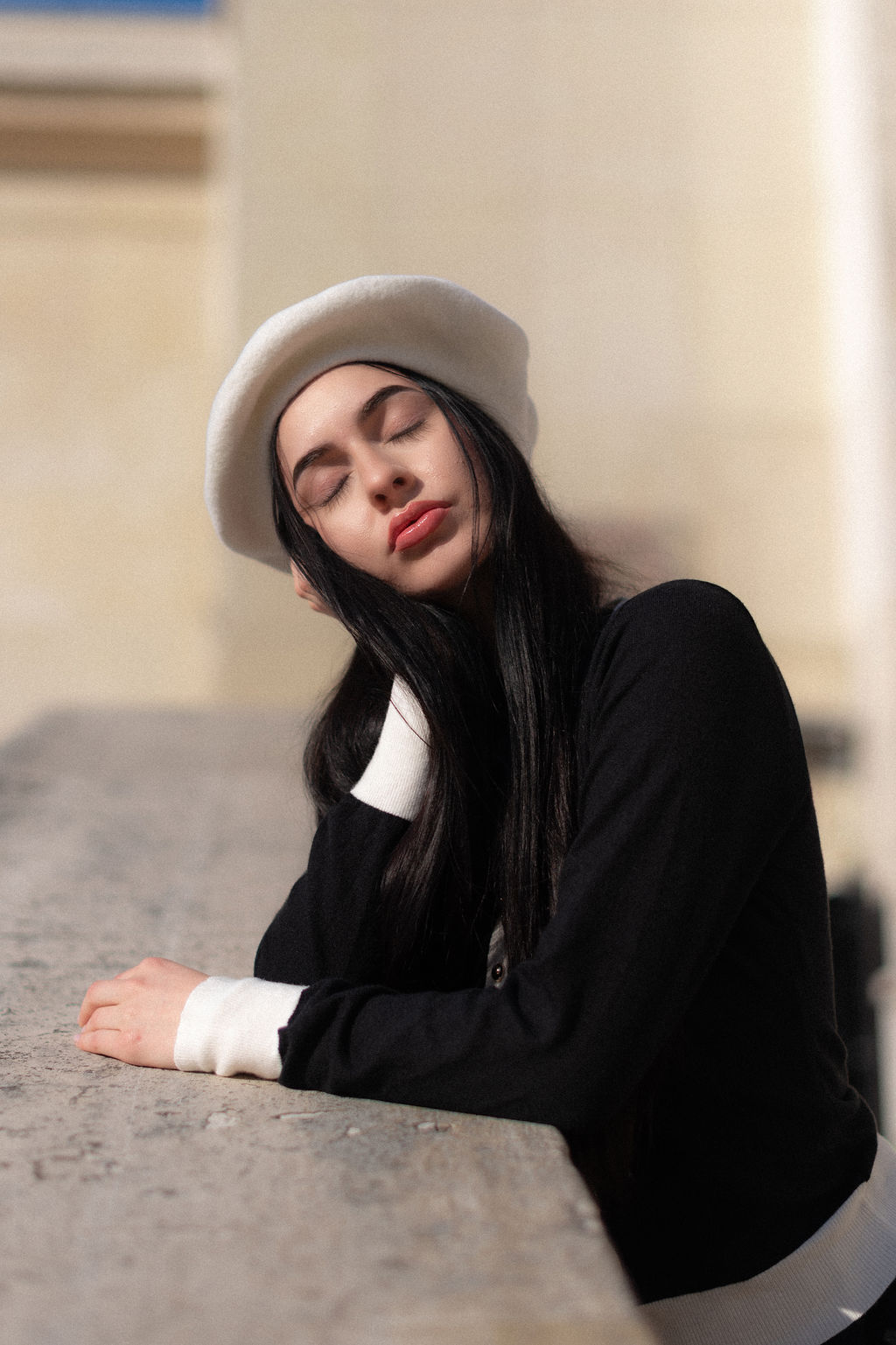 portrait professionnelle d'une modèle en lumière naturelle