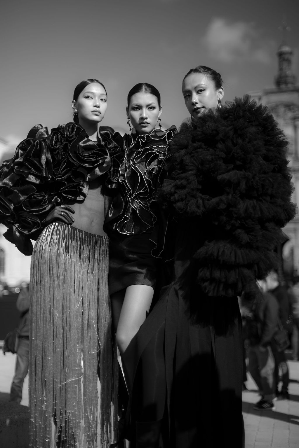 Portraits lors de la Fashion Week de Paris au défilé Louis Vuitton au Louvre