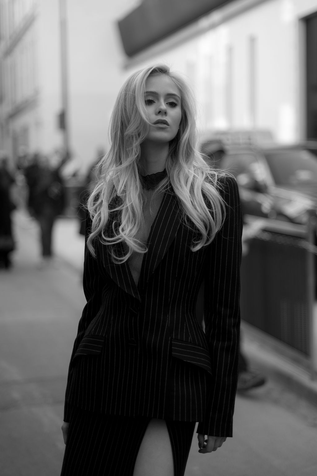 Loreto Peralta à la sortie du défilé Mugler lors de la Fashion Week de Paris