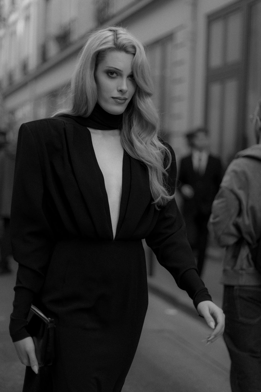 Gigi Goode photographié lors du défilé Mugler à la Fashion Week de Paris