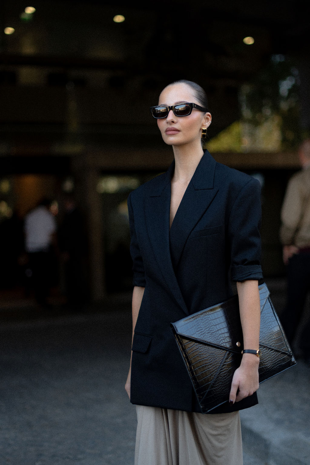 Tenue élégante pendant la Fashion Week de Paris au défilé Christopher Esber