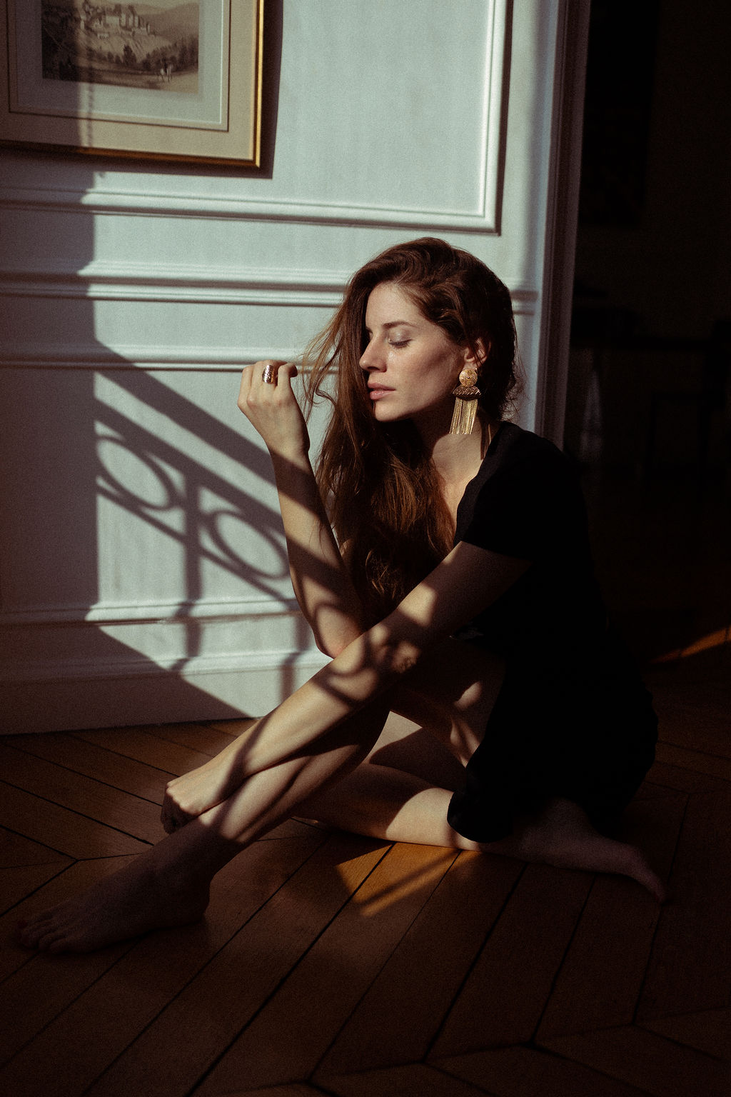 Jeux d'ombre et de lumière pour un portrait intimiste à Paris