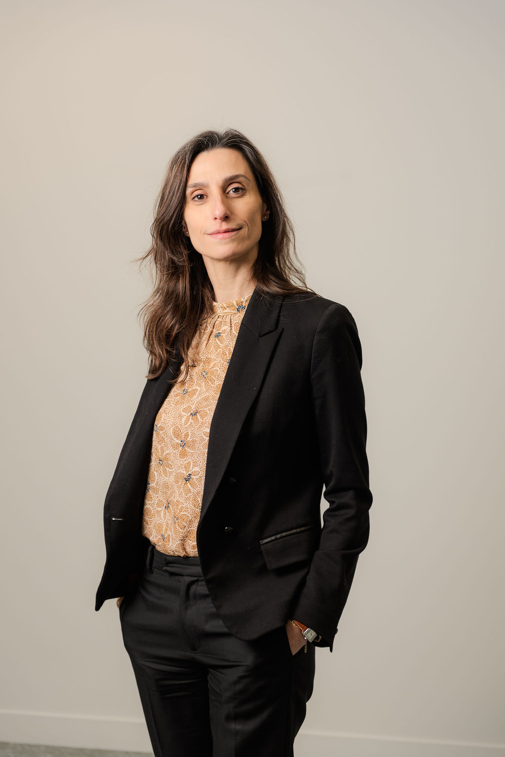 Portrait d'une dirigeante lors d'une séance professionnelle à Paris