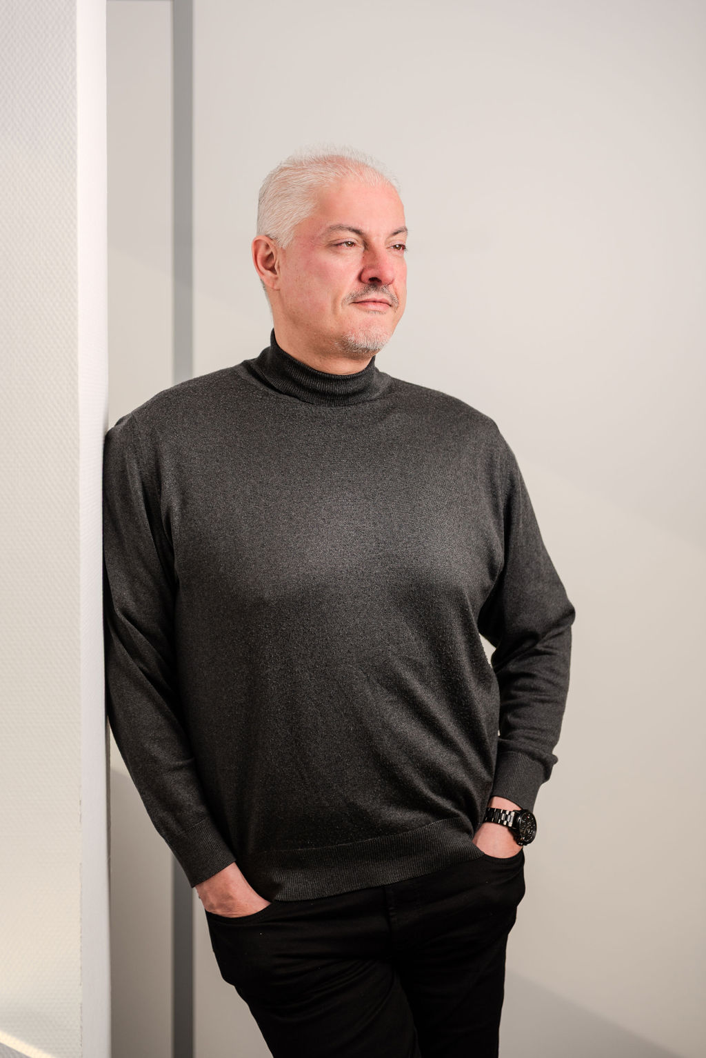 Portrait professionnel, naturel et élégant lors d'une séance photo