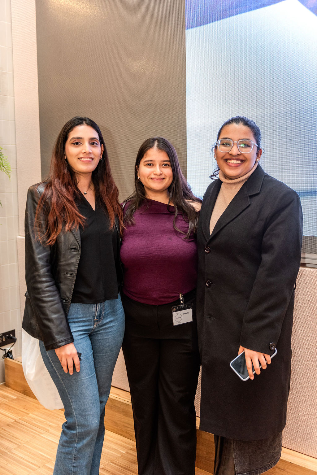Portrait posée d'étudiantes chez Sanofi à Paris