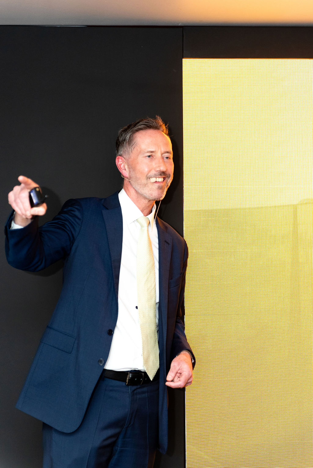 Intervenant pendant son discours lors d'une soirée de prestige à La Cité de l’Architecture à Paris 16e