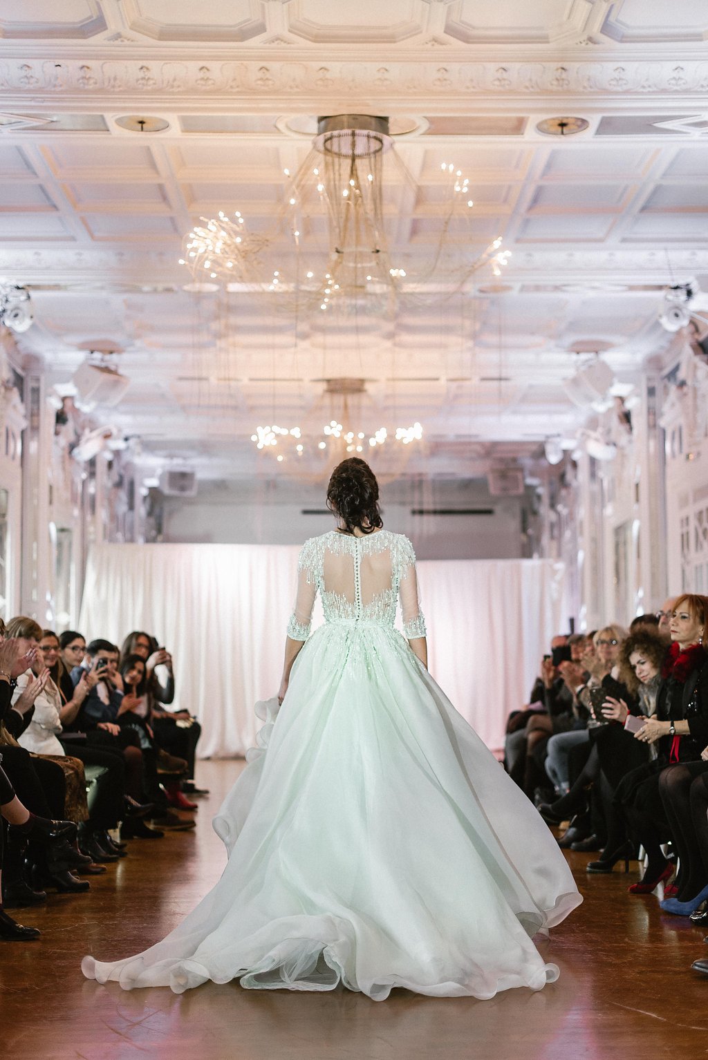 Ambiance orientale lors d'un défilé couture à Paris