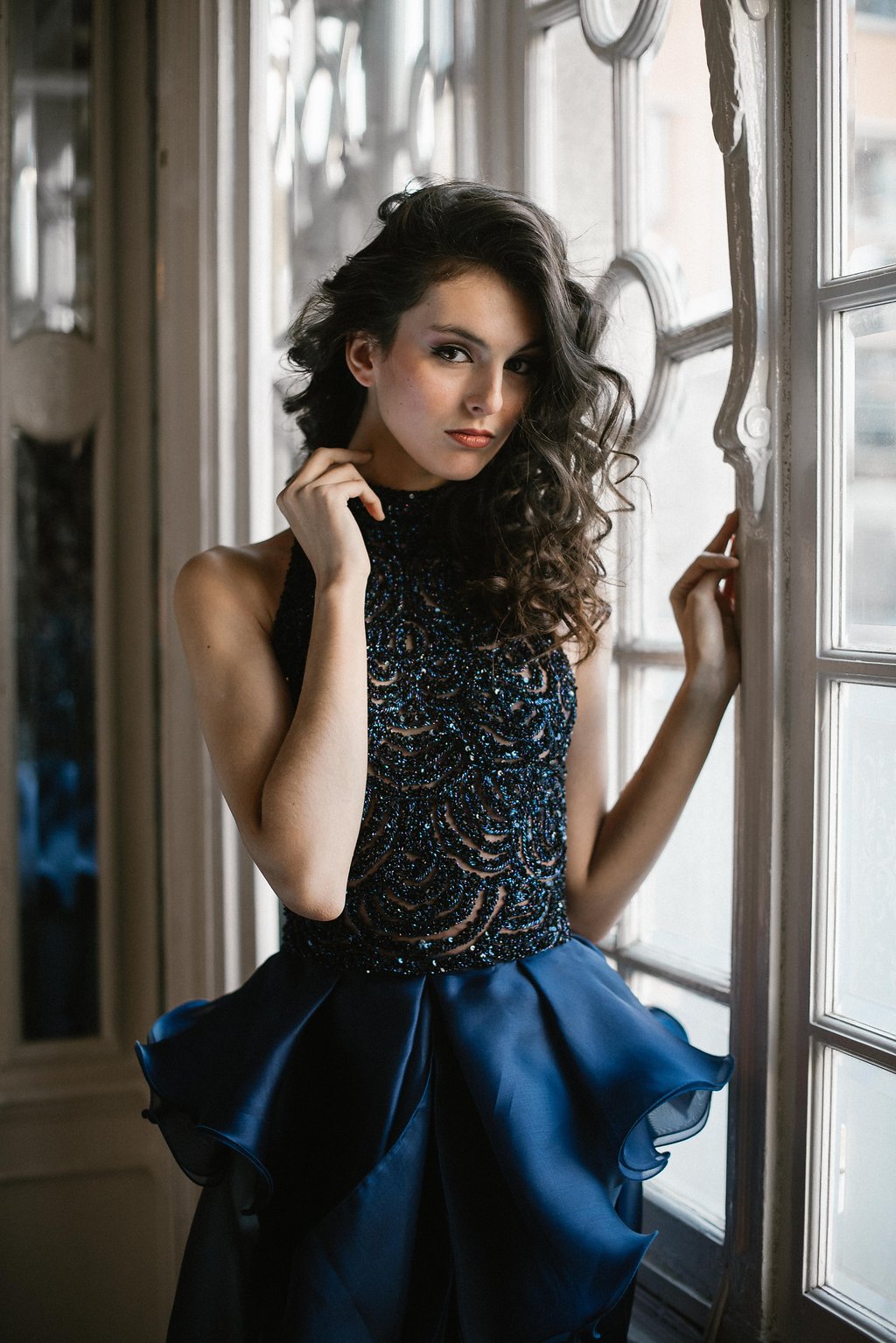 Portrait couture avant un défilé couture d'un designer libanais