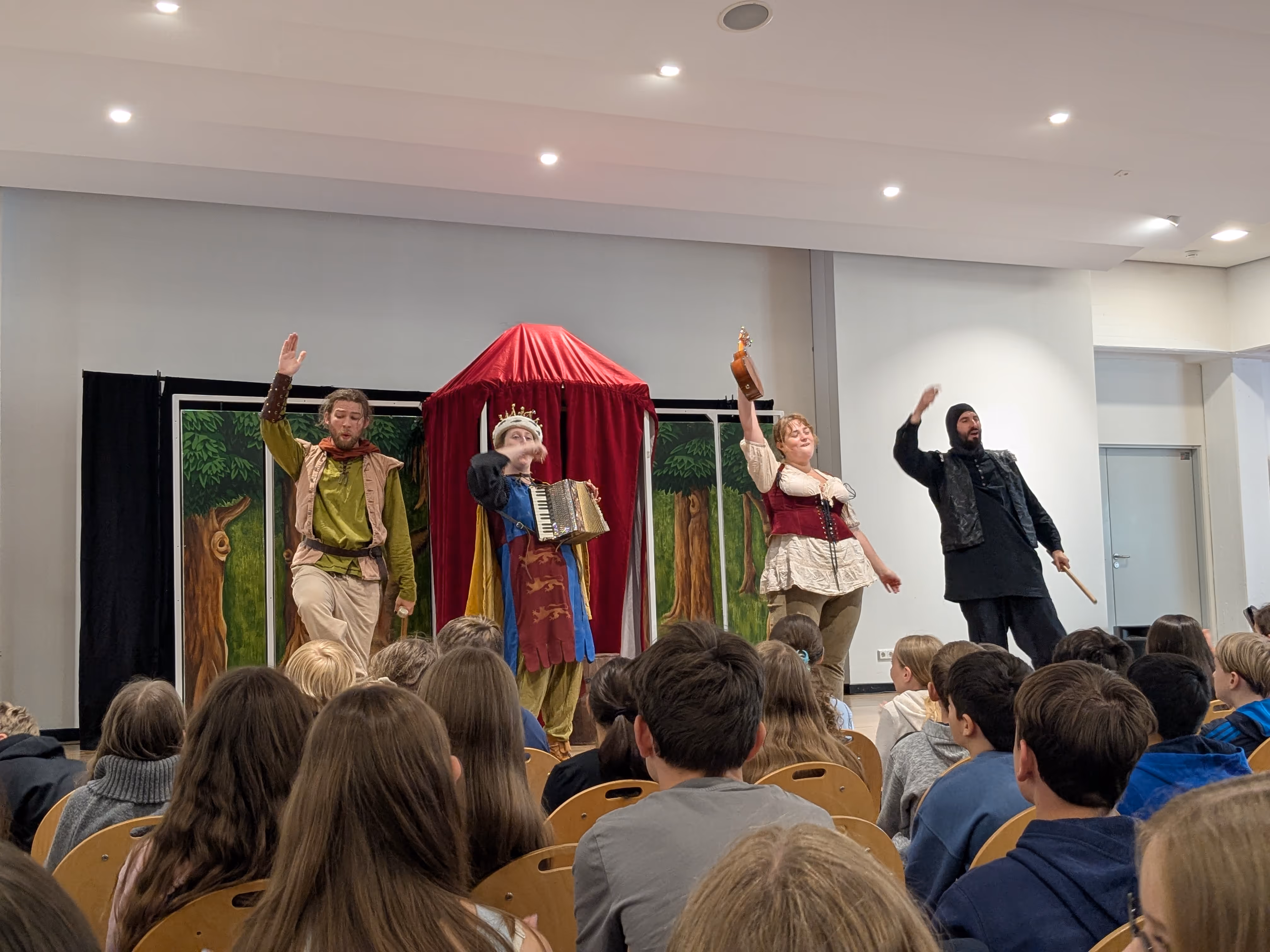 Eine Szene der englischen Theatergruppe.