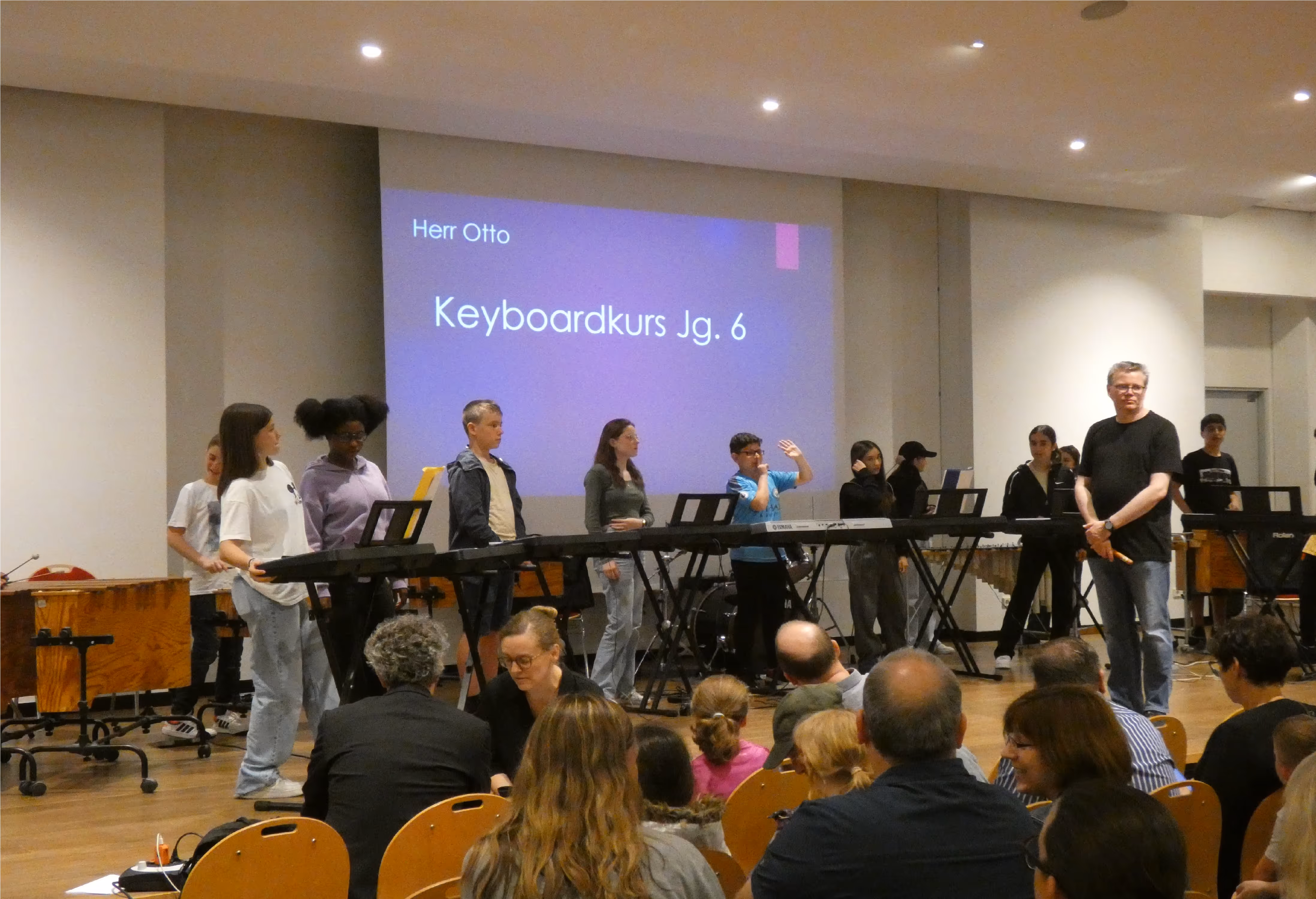 Der Keyboard-Kurs Jahrgang 6 auf der Bühne