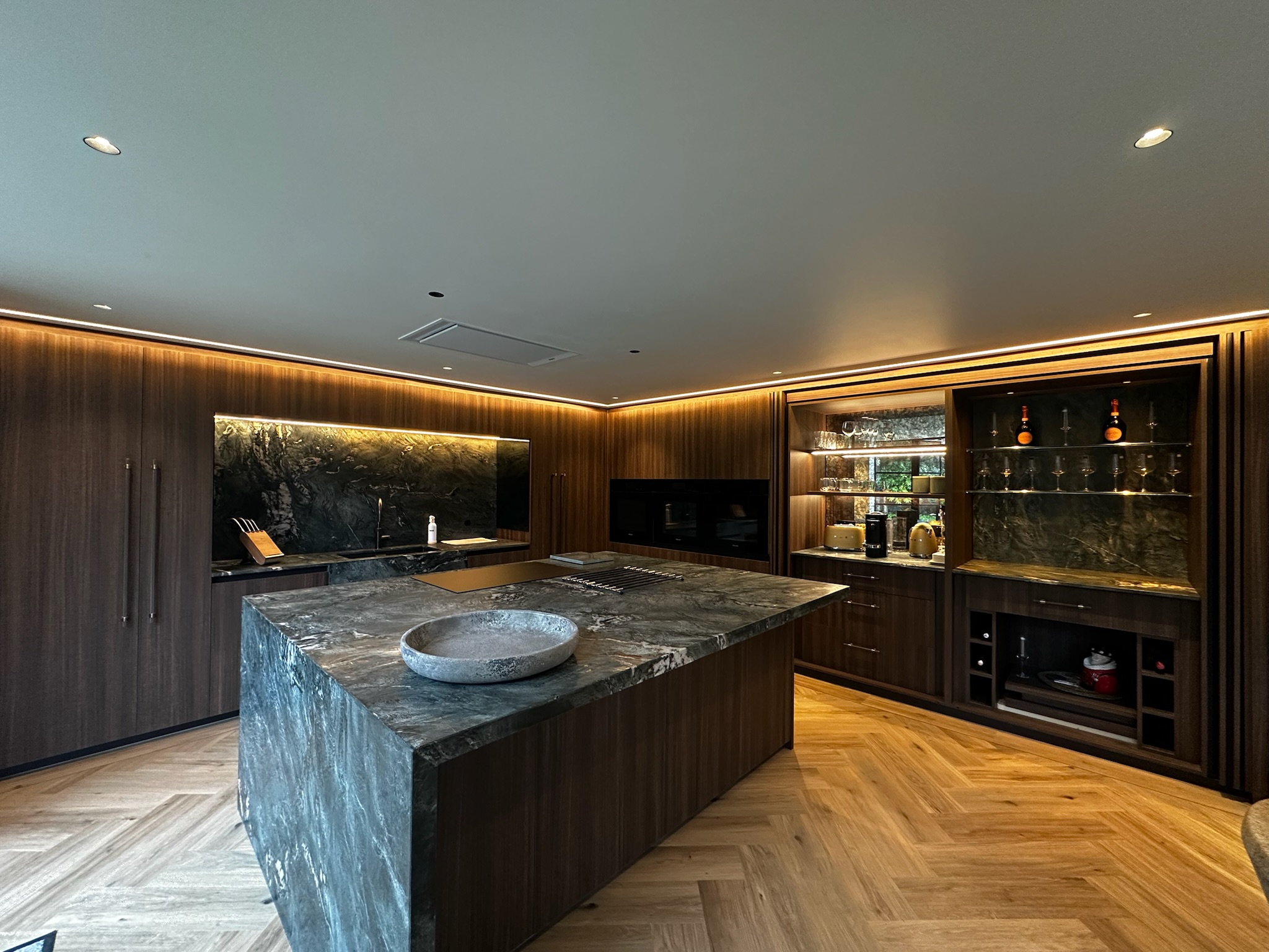 image of production machinery (for a manufacturing plant)