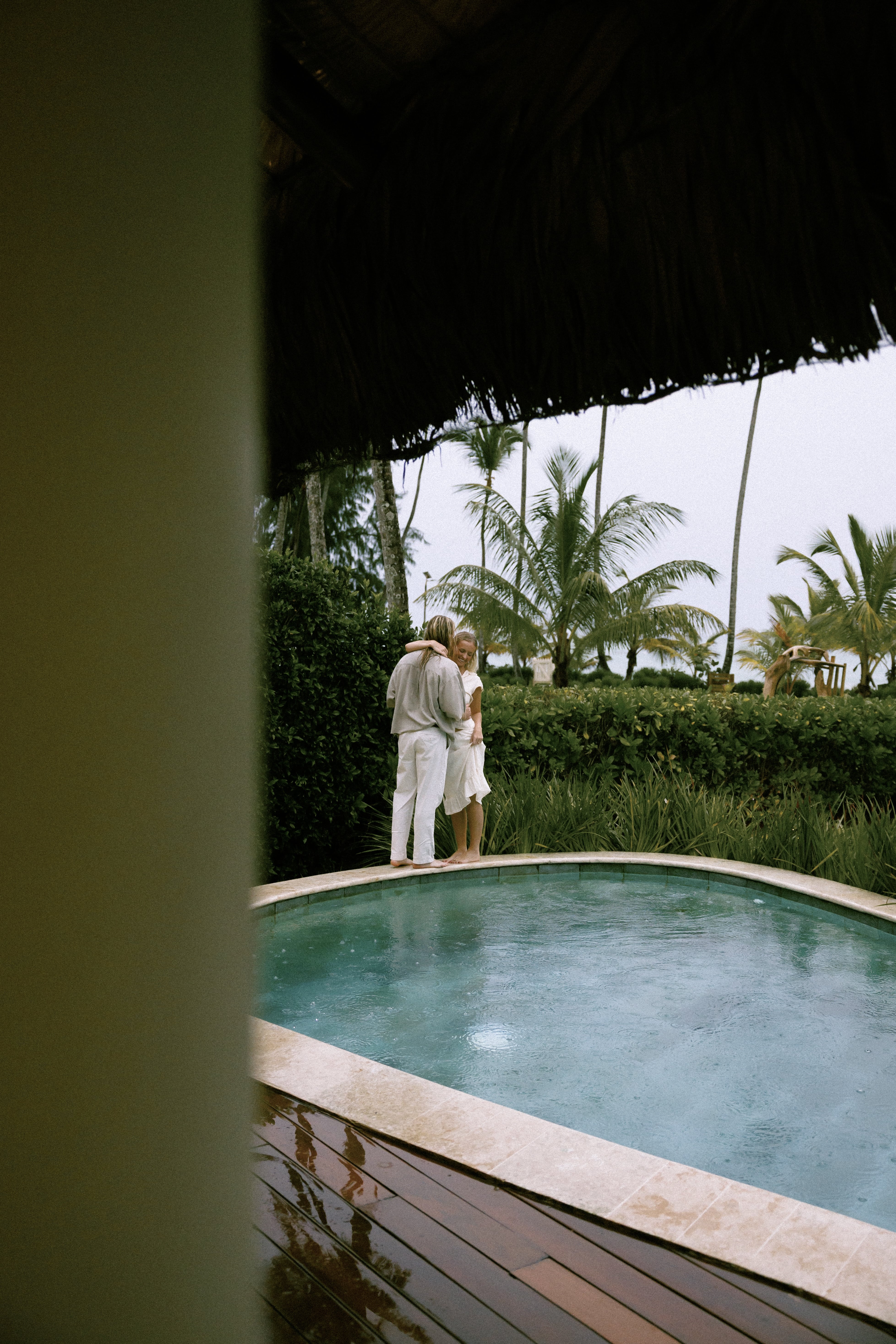 Romantic couple hugging by a pool on a rainy day | Wood Films Utah Photography & Videography