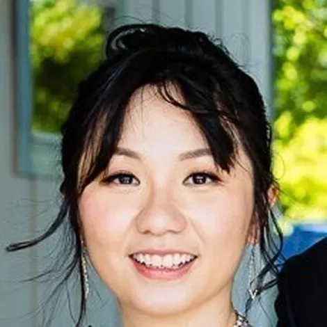 Lily Chang headshot.