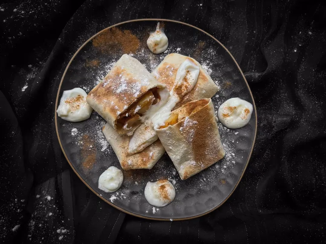 This apple pockets recipe looks like an apple turnover, except the puff pastry is replaced with tortillas.