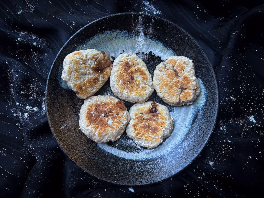 Quel plaisir pour les yeux que ces petits pains dorés, fourrés à la crème de marron et à la cannelle, ils font penser à de minis pizzas.