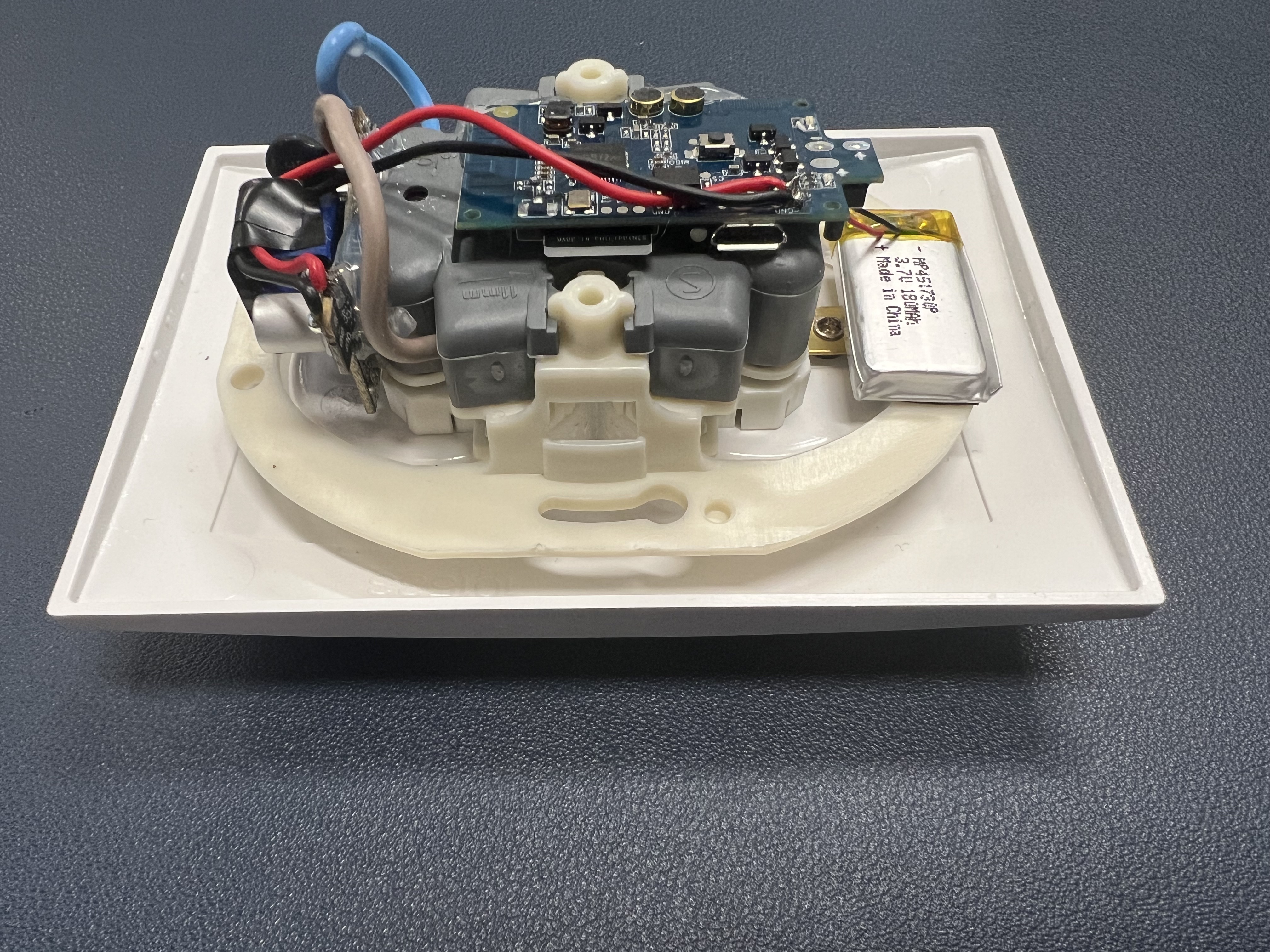 upravena zasuvka / modified socket