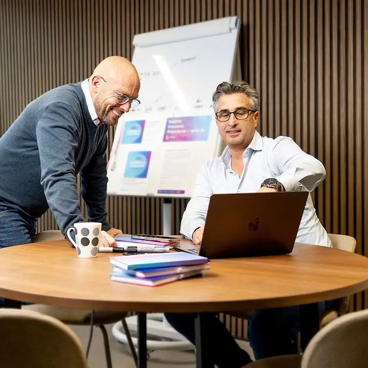 Peter and Jeroen discussing