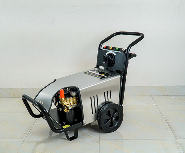 Máy rửa xe cao áp