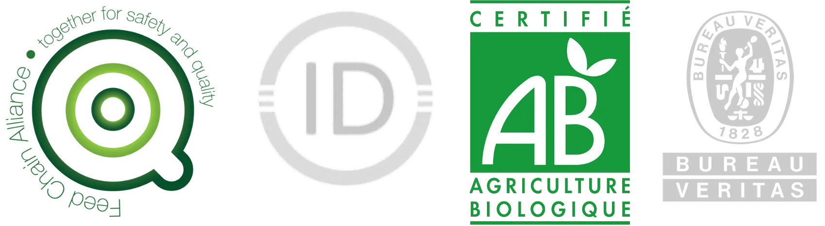 Quatre logos de certifications alimentaires FAP pour animaux, y compris AB Agriculture Biologique et Bureau Veritas