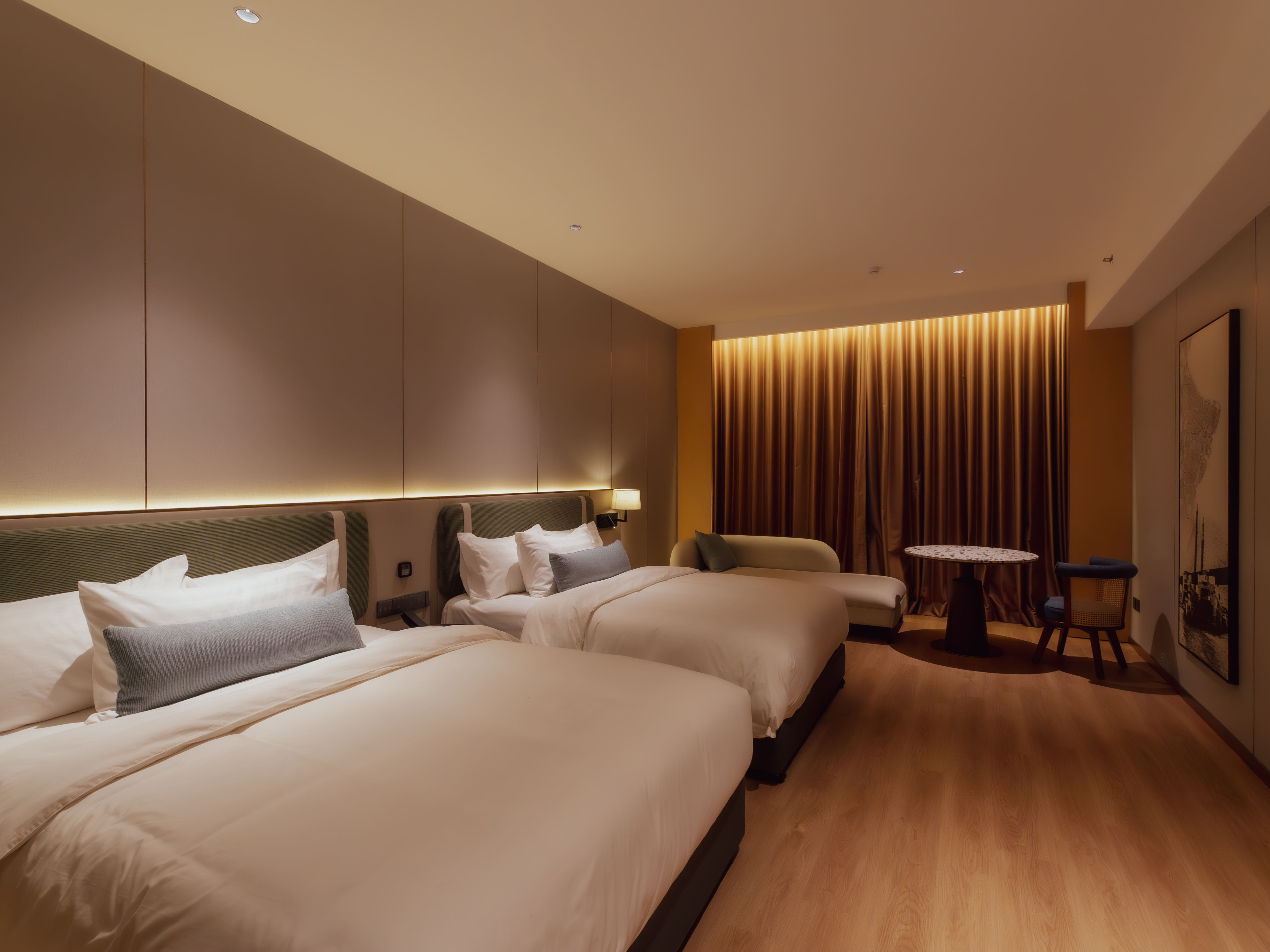 Deluxe Double Queen Bedroom