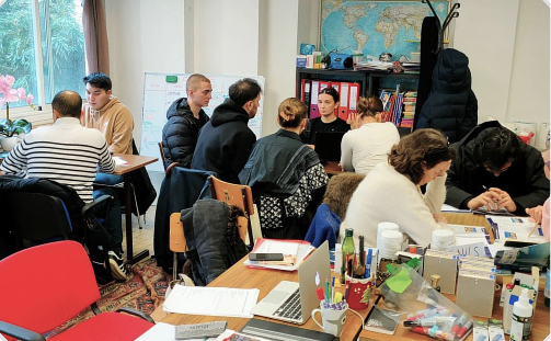 élèves et professeurs en cours