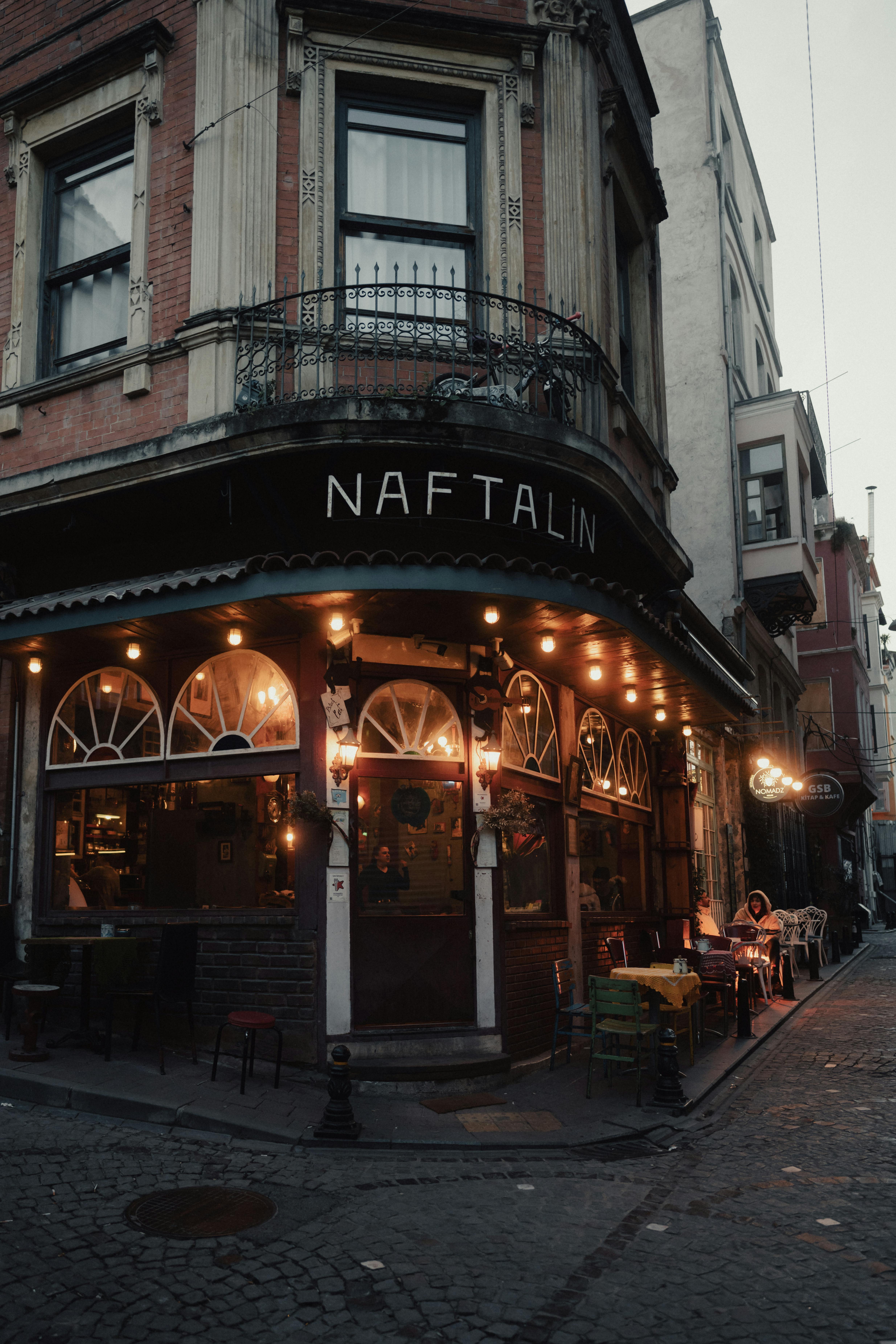 image of spa treatment room (for a salons & spa)