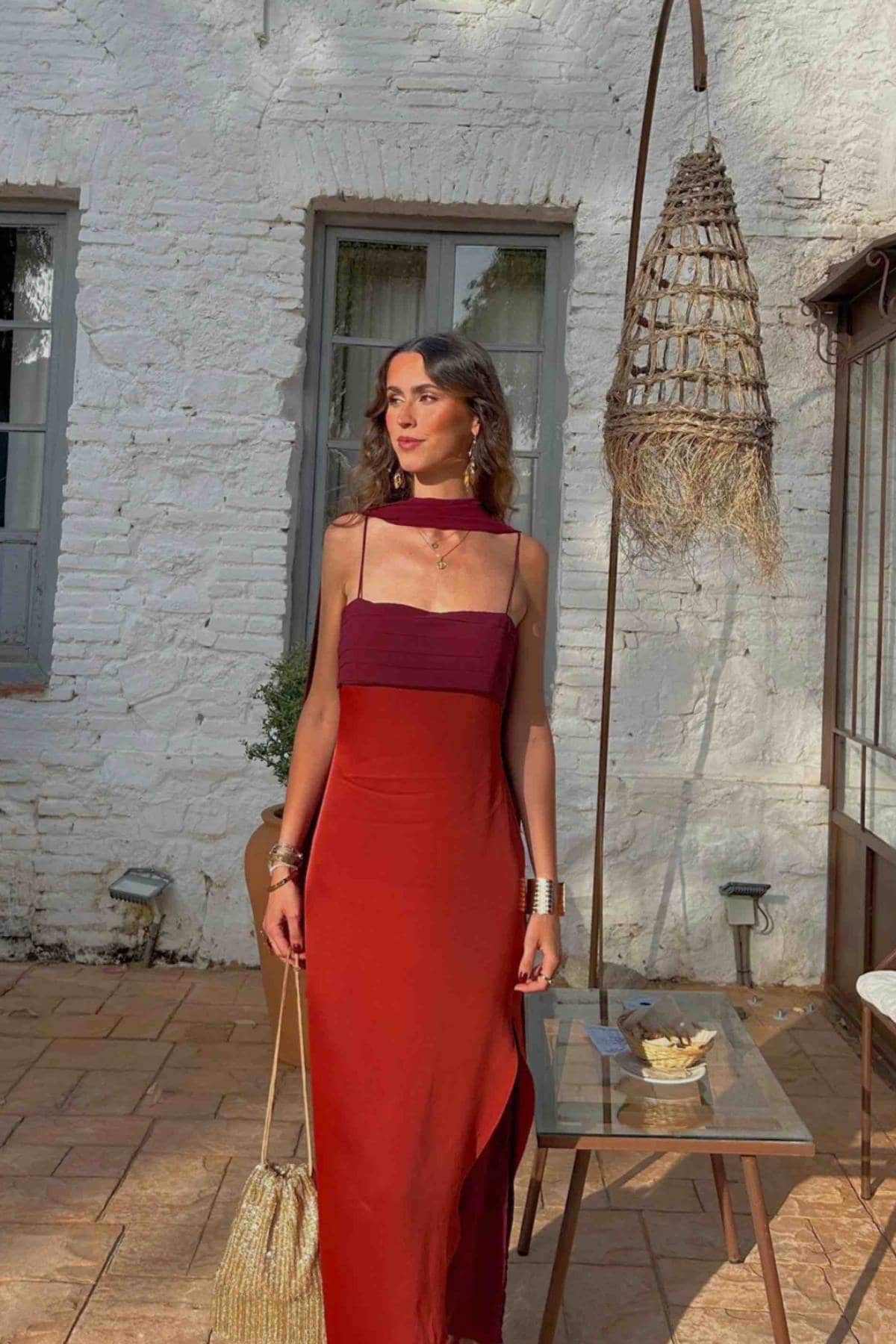 Vestido Keira de Lady Pipa, largo bicolor con top plisado y abertura, ideal para invitadas de boda.