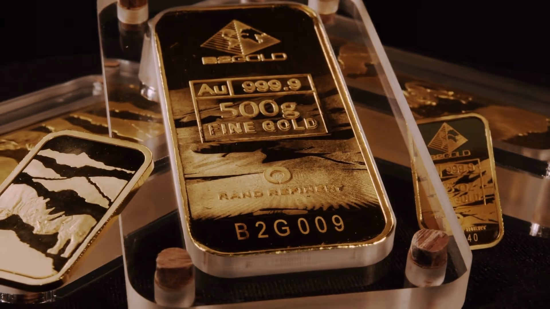  иRefined gold bars produced from the Otjikoto Mine displayed in protective acrylic casings