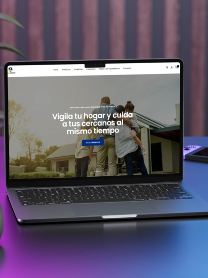 Laptop demostrando desarrollo de tienda Hogar Seguro