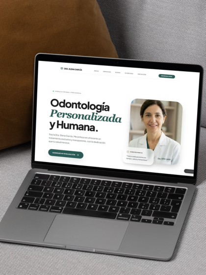 Laptop mostrando desarrollo de la tienda Viral Store.