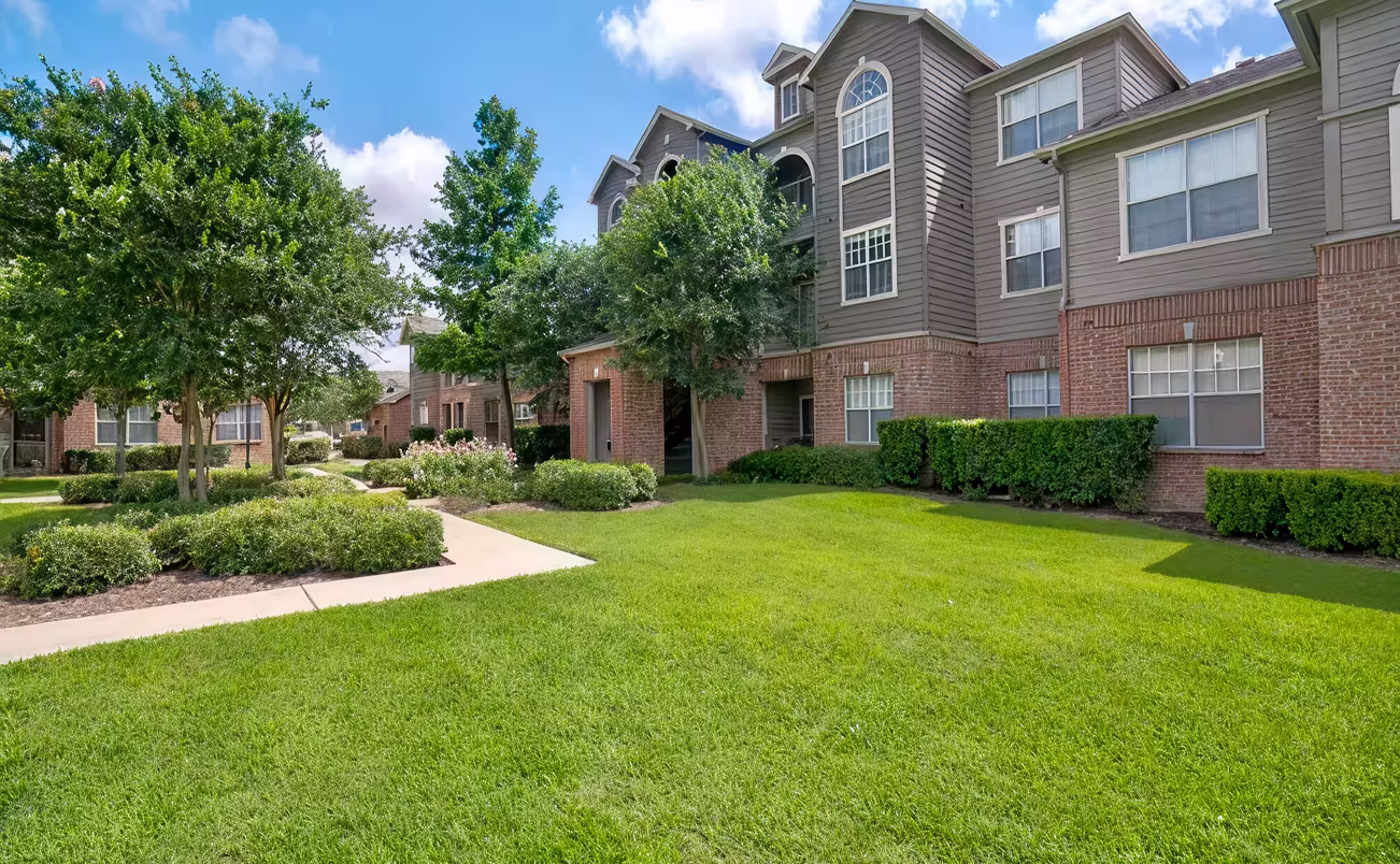 9720 Broadway Street Lawn