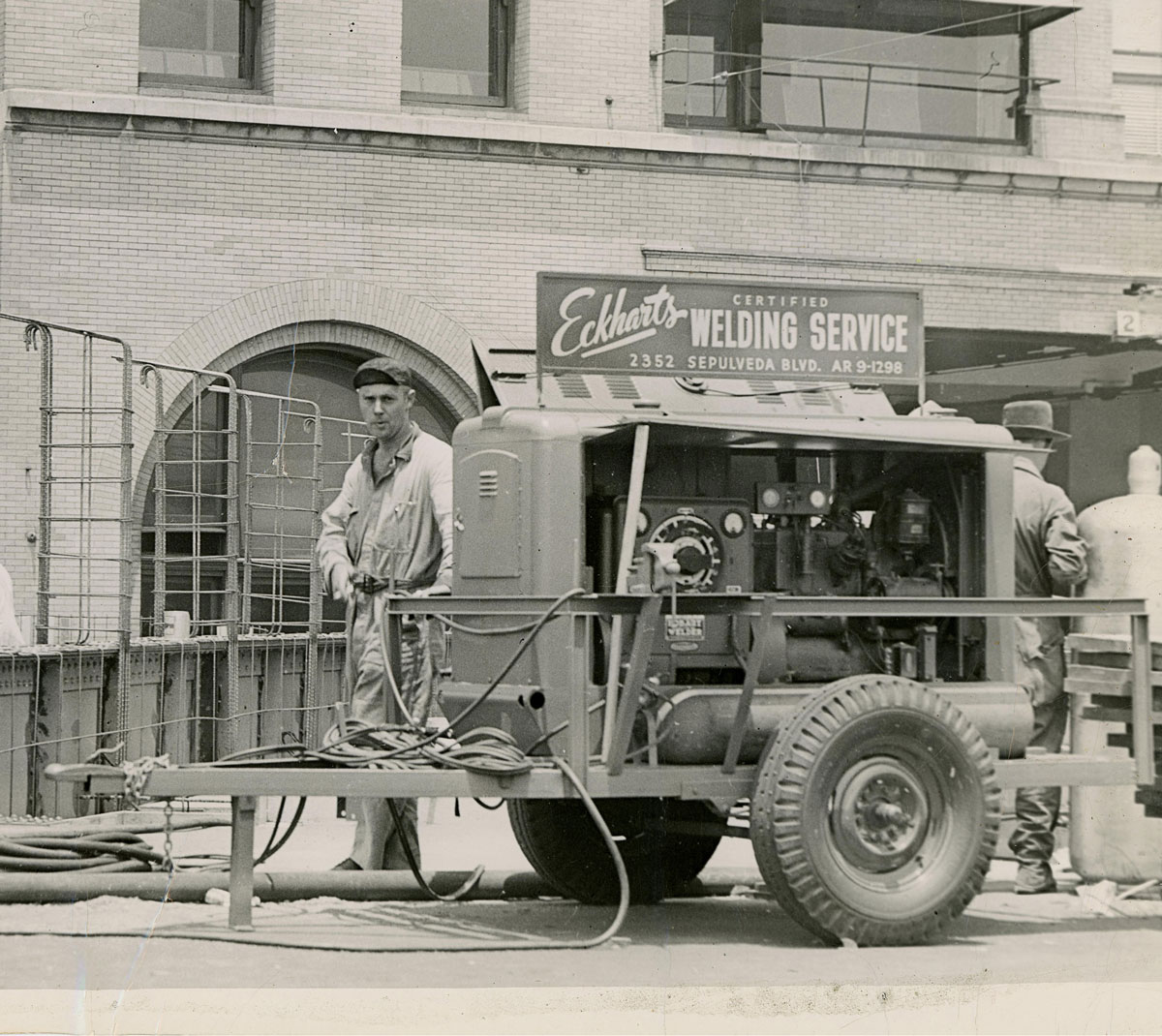 Historic photo of the original Eckharts Trailer Hitch and Welding shop founded in 1944.