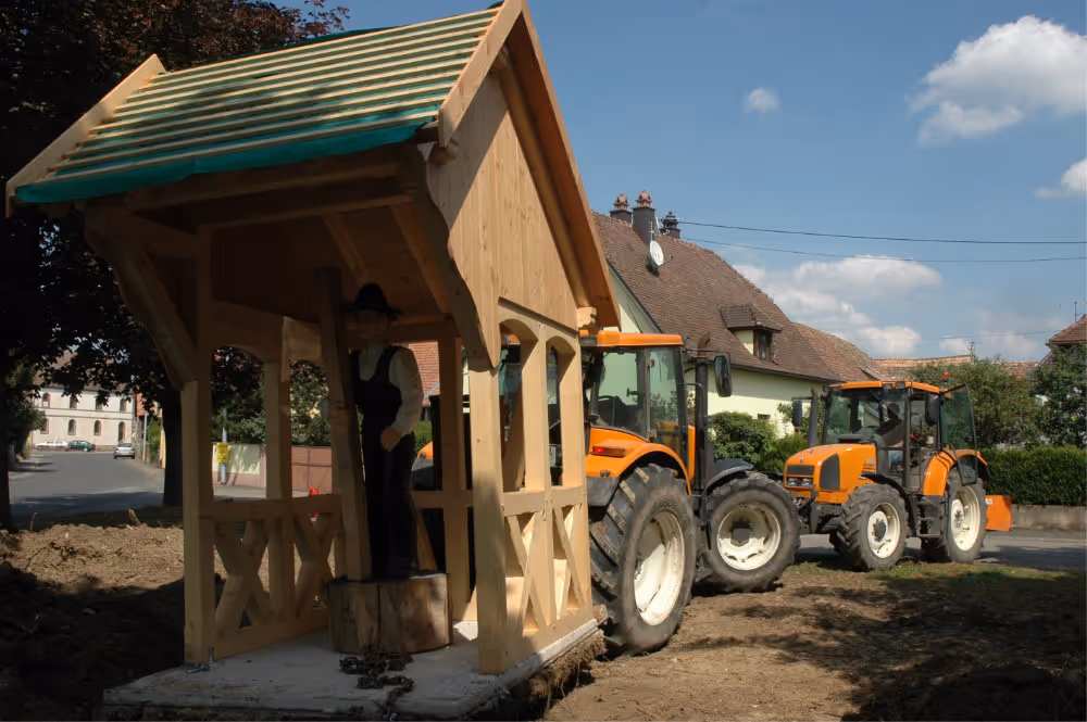 Installation de la maisonnette du charpentier au Zimmerplatz en 2007