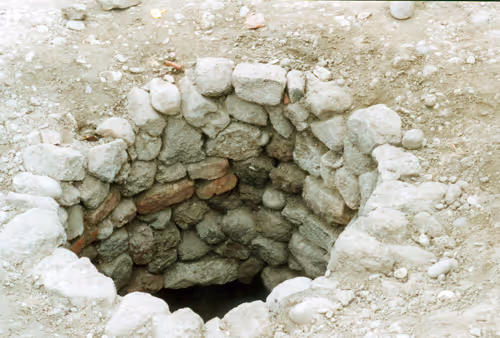 Un puit trouvé après des fouilles menées en 2000 à Mackenheim