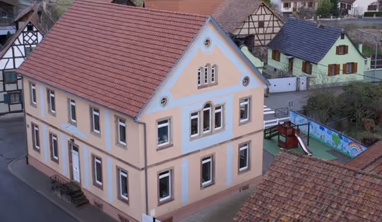 Vue du drone de l'école de fille - École maternelle