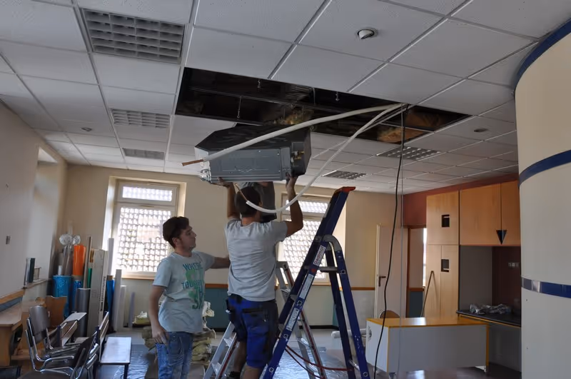 Installation d'un système de chauffage pompe à chaleur air-air à l'Ecole Maternelle