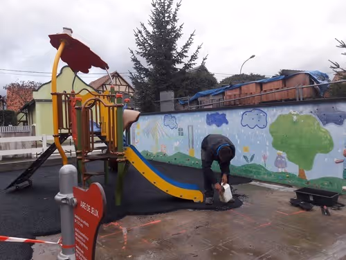 Une nouvelle aire de jeux à l'école maternelle