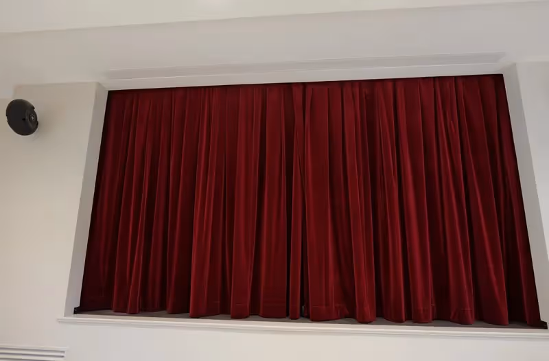 Nouveau rideau de scène